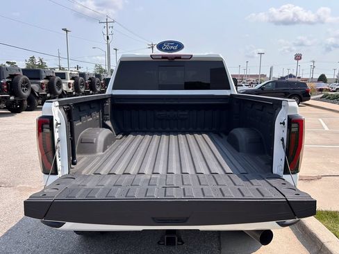 Used 2025 GMC Sierra 2500 AT4 w/ AT4 Premium Plus Package AWD/4WD image 19