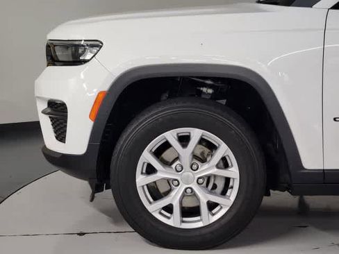 Used 2024 Jeep Grand Cherokee Altitude AWD/4WD image 11