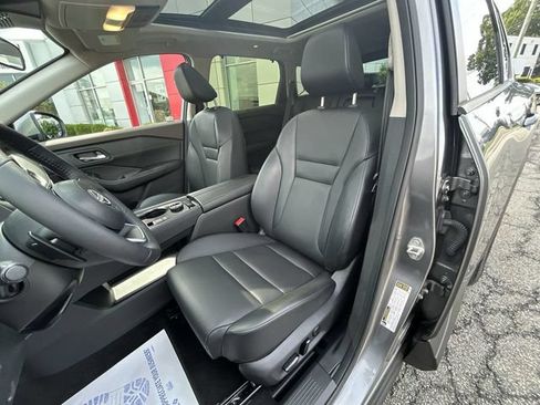 Certified 2023 Nissan Rogue SV w/ SV Premium B Package AWD/4WD image 15