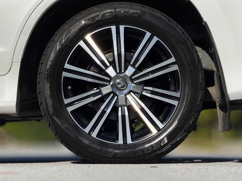Used 2018 Lexus LX 570 4WD w/ Luxury Package image 21