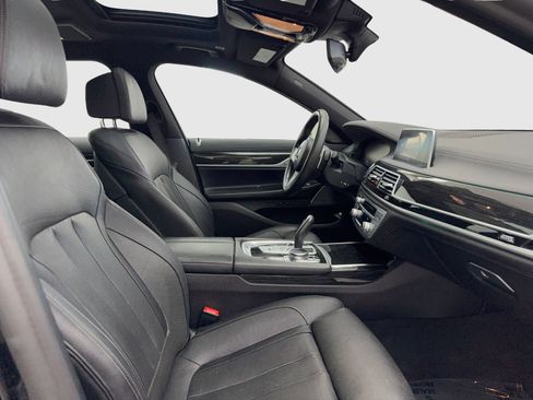 Used 2020 BMW 740i xDrive w/ M Sport Package AWD/4WD image 40