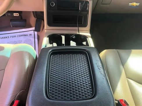 Used 2004 Chevrolet Avalanche 2500 w/ Preferred Equipment Group AWD/4WD image 36
