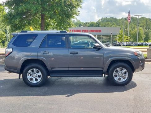 Used 2020 Toyota 4Runner SR5 AWD/4WD image 28