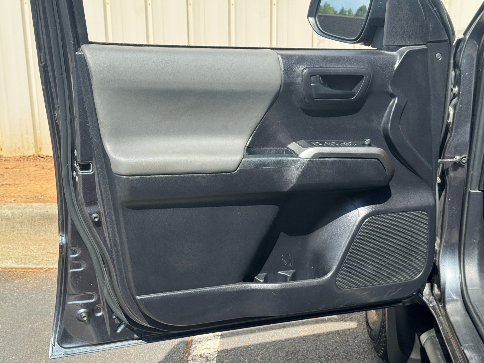 Used 2020 Toyota Tacoma SR5 RWD image 34