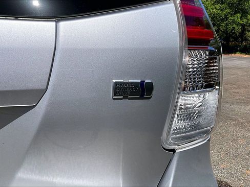 Used 2017 Toyota Prius V Four FWD image 21