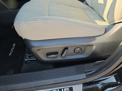 Certified 2025 Nissan Rogue SV AWD/4WD image 21