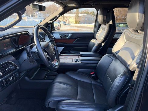 Used 2024 Lincoln Navigator L Reserve image 9