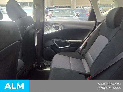 Used 2025 Kia Soul LX w/ LX Technology Package FWD image 4