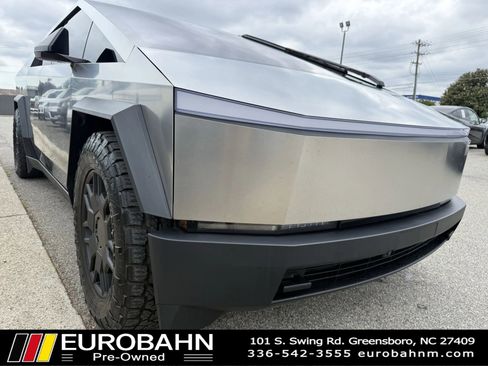 Used 2024 Tesla Cybertruck AWD Crew Cab image 31