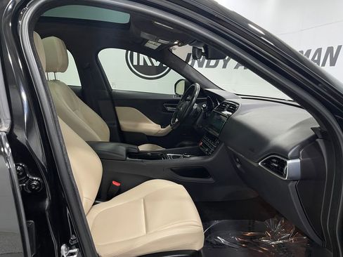 Used 2020 Jaguar F-PACE Premium image 33