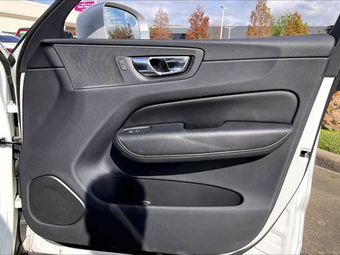 Used 2018 Volvo XC60 T5 R-Design w/ Convenience Package image 20