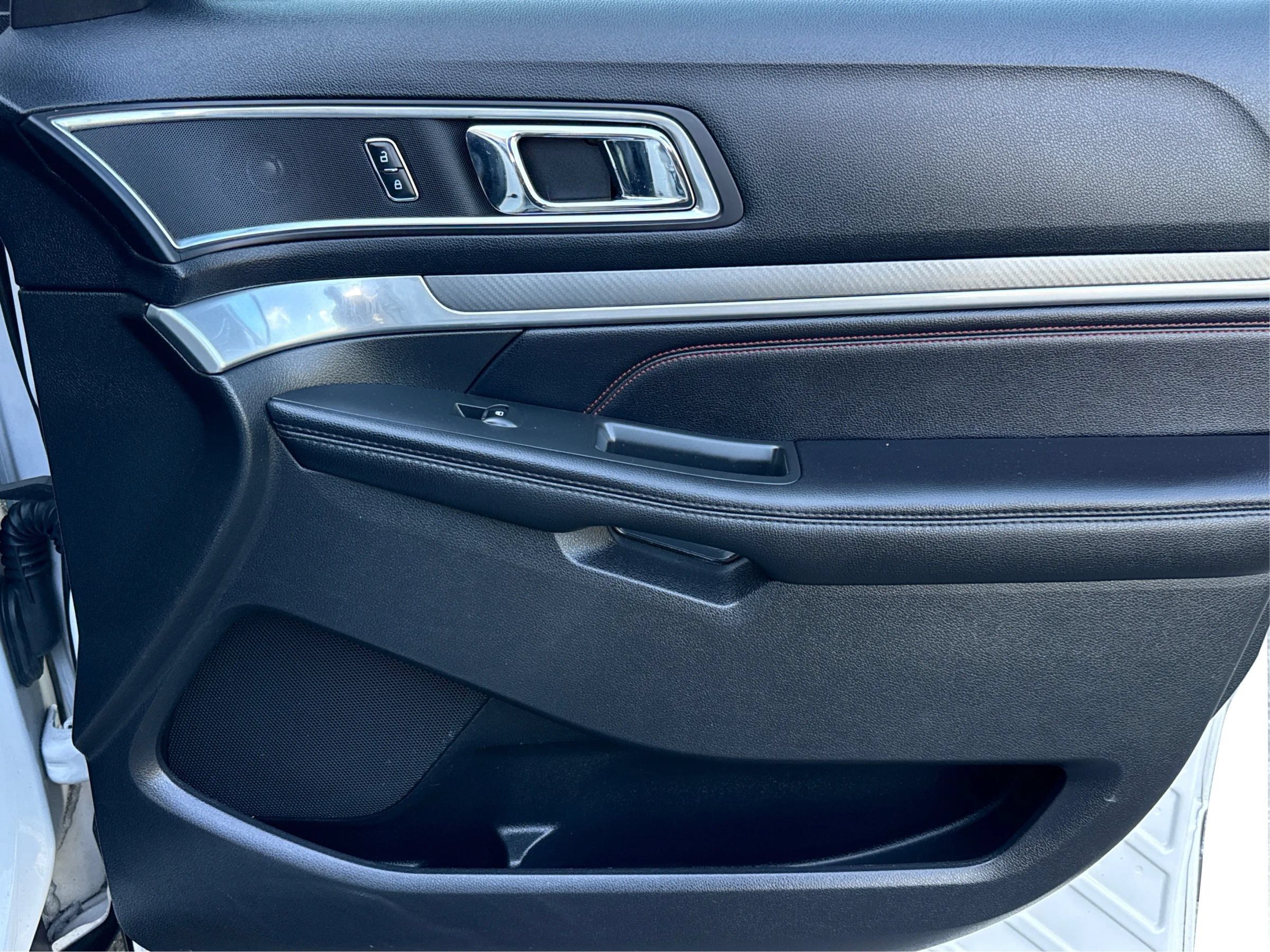 Used 2016 Ford Explorer Sport w/ Equipment Group 401A AWD/4WD image 23