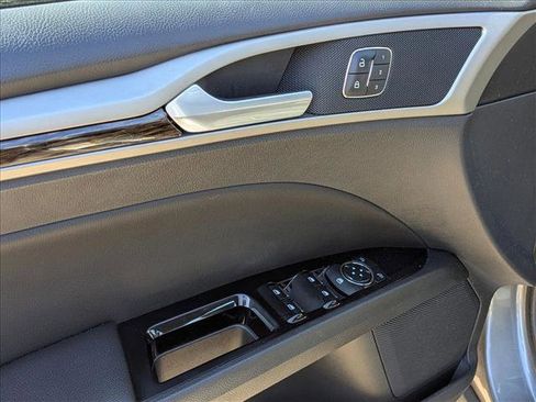 Used 2013 Ford Fusion SE image 10