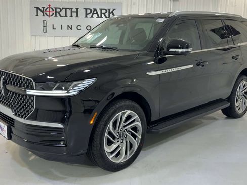 New 2026 Lincoln Navigator Premiere AWD/4WD image 5