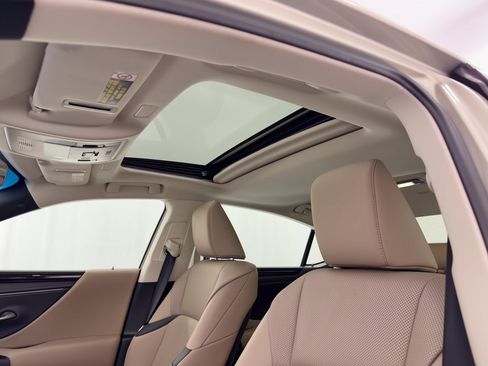 Used 2019 Lexus ES 300h w/ Premium Package FWD image 27
