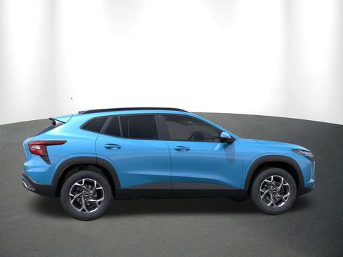 New 2026 Chevrolet Trax LT w/ Driver Confidence Package FWD image 7