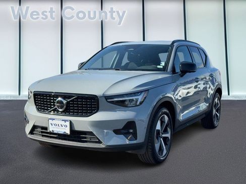 Certified 2025 Volvo XC40 B5 Plus image 8