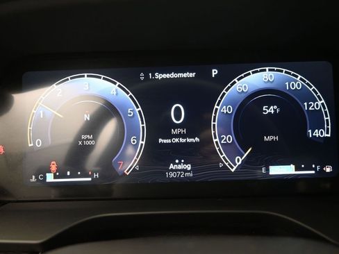 Used 2024 Jeep Grand Cherokee Laredo w/ Luxury Tech Group I AWD/4WD image 32