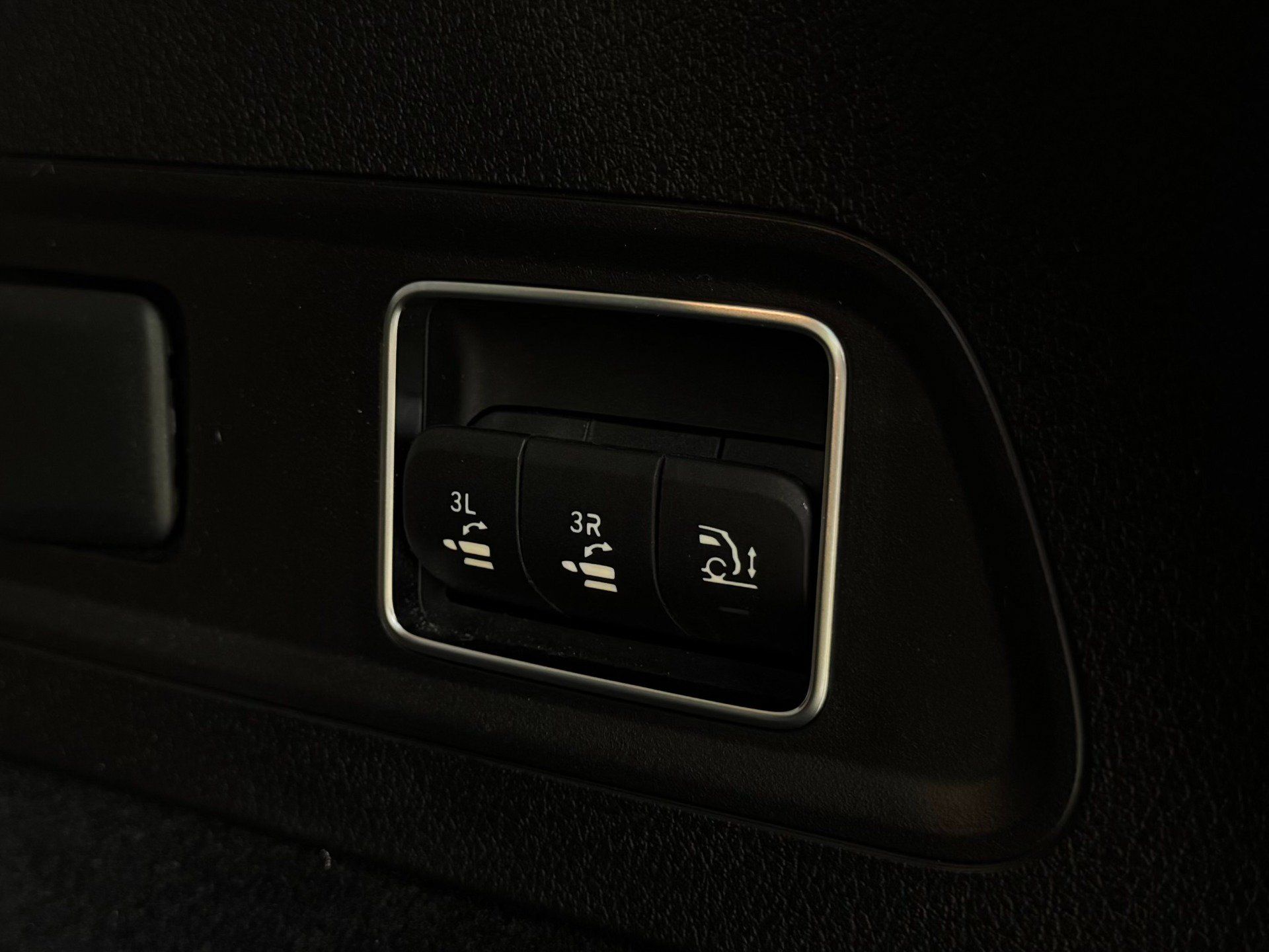 Used 2022 Mercedes-Benz GLS 450 4MATIC image 46