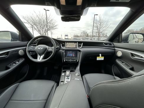 Certified 2025 INFINITI QX50 Sport image 12