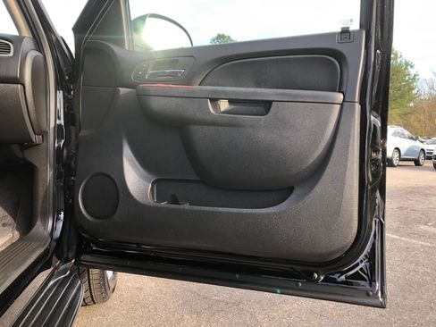 Used 2013 GMC Yukon SLT w/ SLT-2 Equipment Package image 11