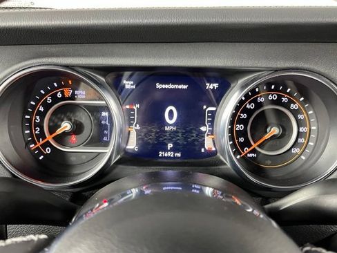 Used 2022 Jeep Gladiator Overland w/ Popular Equipment Package AWD/4WD image 18