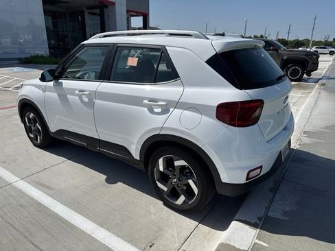 Used 2025 Hyundai Venue SEL FWD image 6