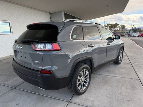 Used 2021 Jeep Cherokee Latitude Lux w/ Comfort/Convenience Group image 3