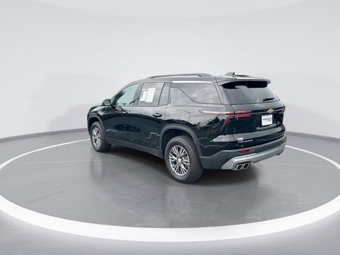 Used 2025 Chevrolet Traverse LT FWD image 7
