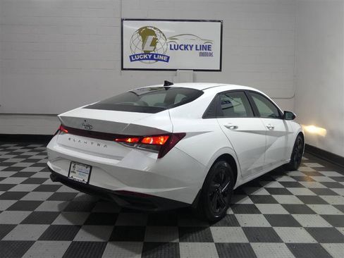Used 2022 Hyundai Elantra SEL FWD image 9
