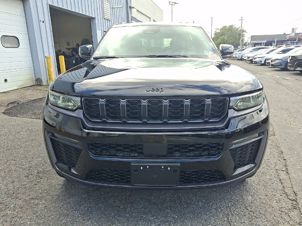 Used 2026 Jeep Grand Cherokee Limited w/ Limited Altitude Package AWD/4WD image 2