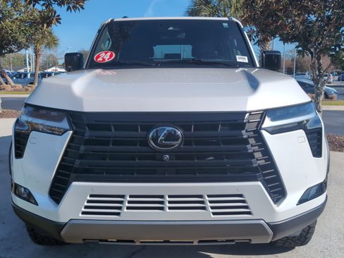 Used 2024 Lexus GX 550 image 3