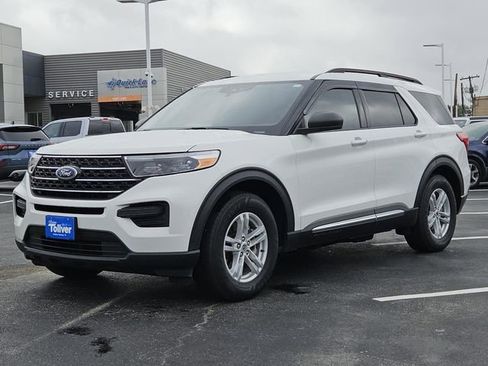 Used 2024 Ford Explorer XLT RWD image 4