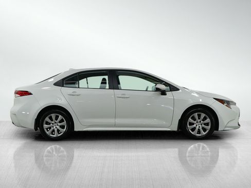 Used 2025 Toyota Corolla LE FWD image 8