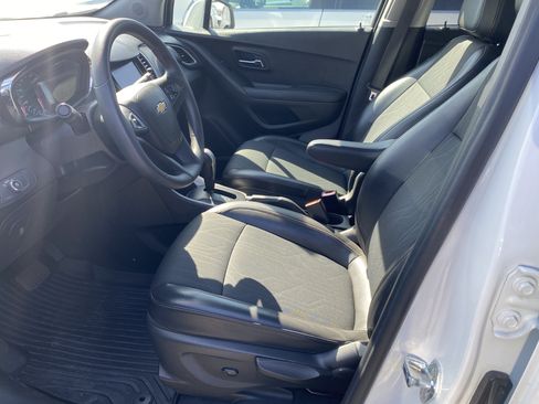 Used 2022 Chevrolet Trax LT FWD image 11
