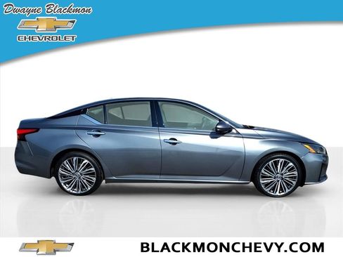 Used 2023 Nissan Altima 2.5 SL image 2