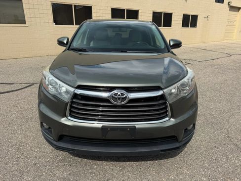 Used 2015 Toyota Highlander Plus AWD/4WD image 2