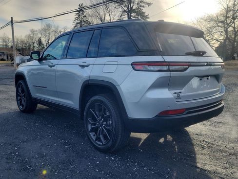 New 2025 Jeep Grand Cherokee Limited w/ Trailer Tow Package image 7