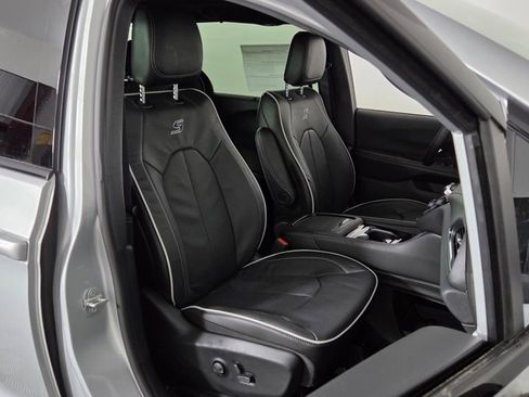 New 2026 Chrysler Pacifica Limited image 36