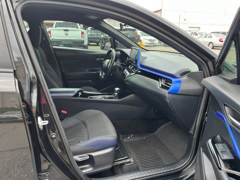 Used 2022 Toyota C-HR XLE FWD image 30