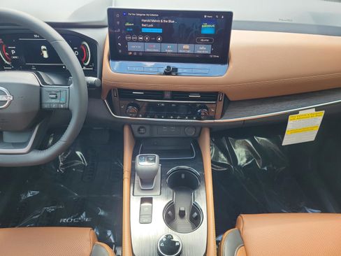 New 2026 Nissan Rogue Platinum image 14