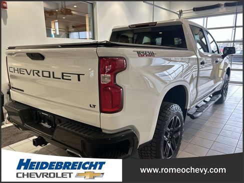 Used 2021 Chevrolet Silverado 1500 LT Trail Boss w/ Convenience Package II image 3
