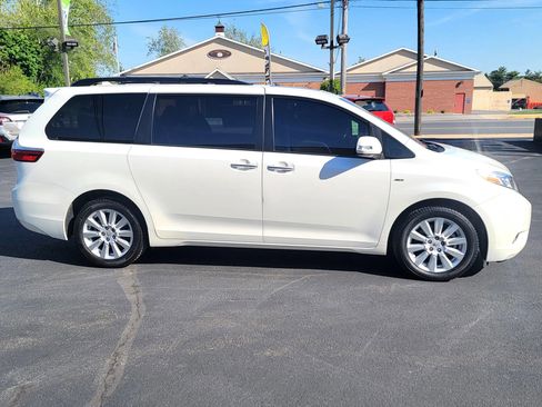 Used 2017 Toyota Sienna Limited Premium AWD/4WD image 4