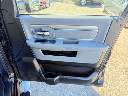 Used 2018 RAM 1500 Classic SLT w/ Luxury Group image 50