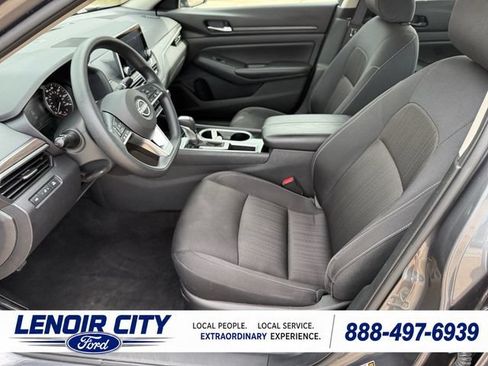 Used 2024 Nissan Altima 2.5 SV FWD image 10