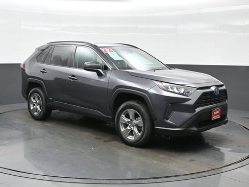 Used 2022 Toyota RAV4 LE AWD/4WD image 8