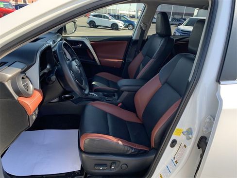 Used 2014 Toyota RAV4 Limited image 11