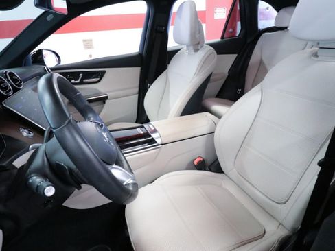 Used 2024 Mercedes-Benz GLC 300 4MATIC image 11