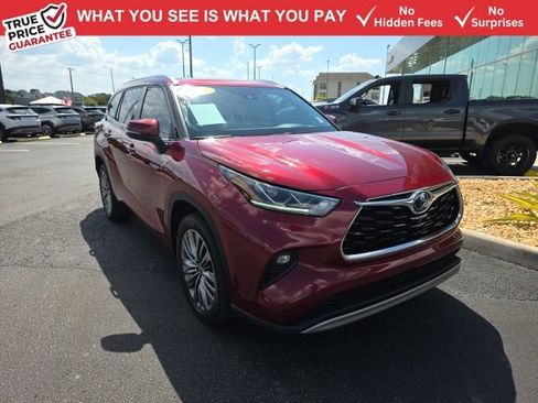 Used 2021 Toyota Highlander Platinum FWD image 1
