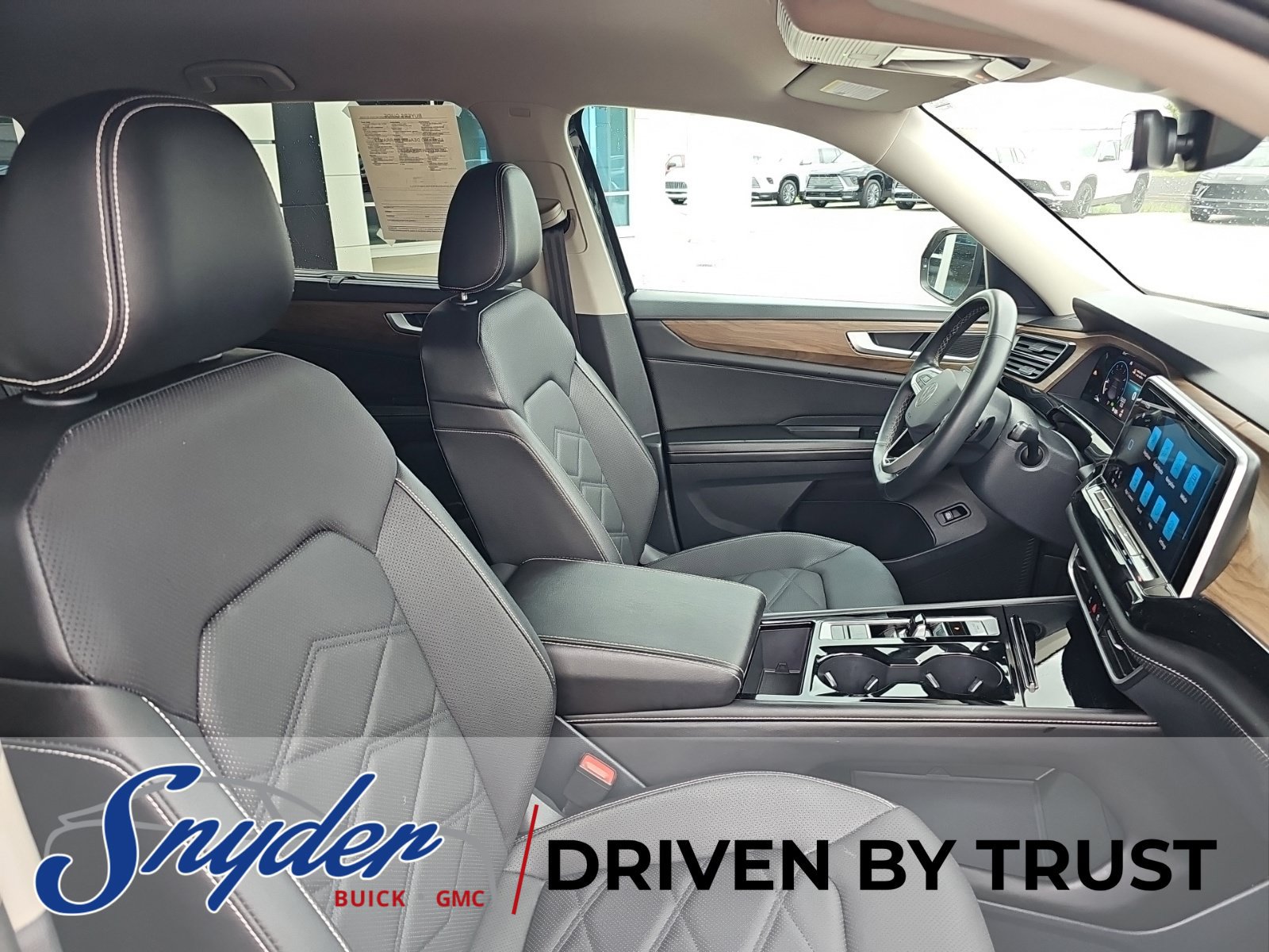 Used 2024 Volkswagen Atlas SE FWD image 32